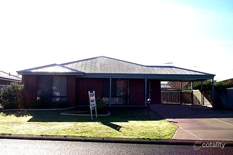 2 Brampton Pl, Meadow Springs, WA 6210