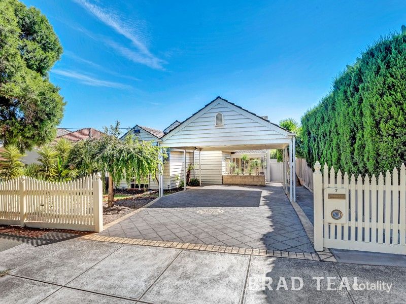 7 Glenview Rd, Strathmore, VIC 3041