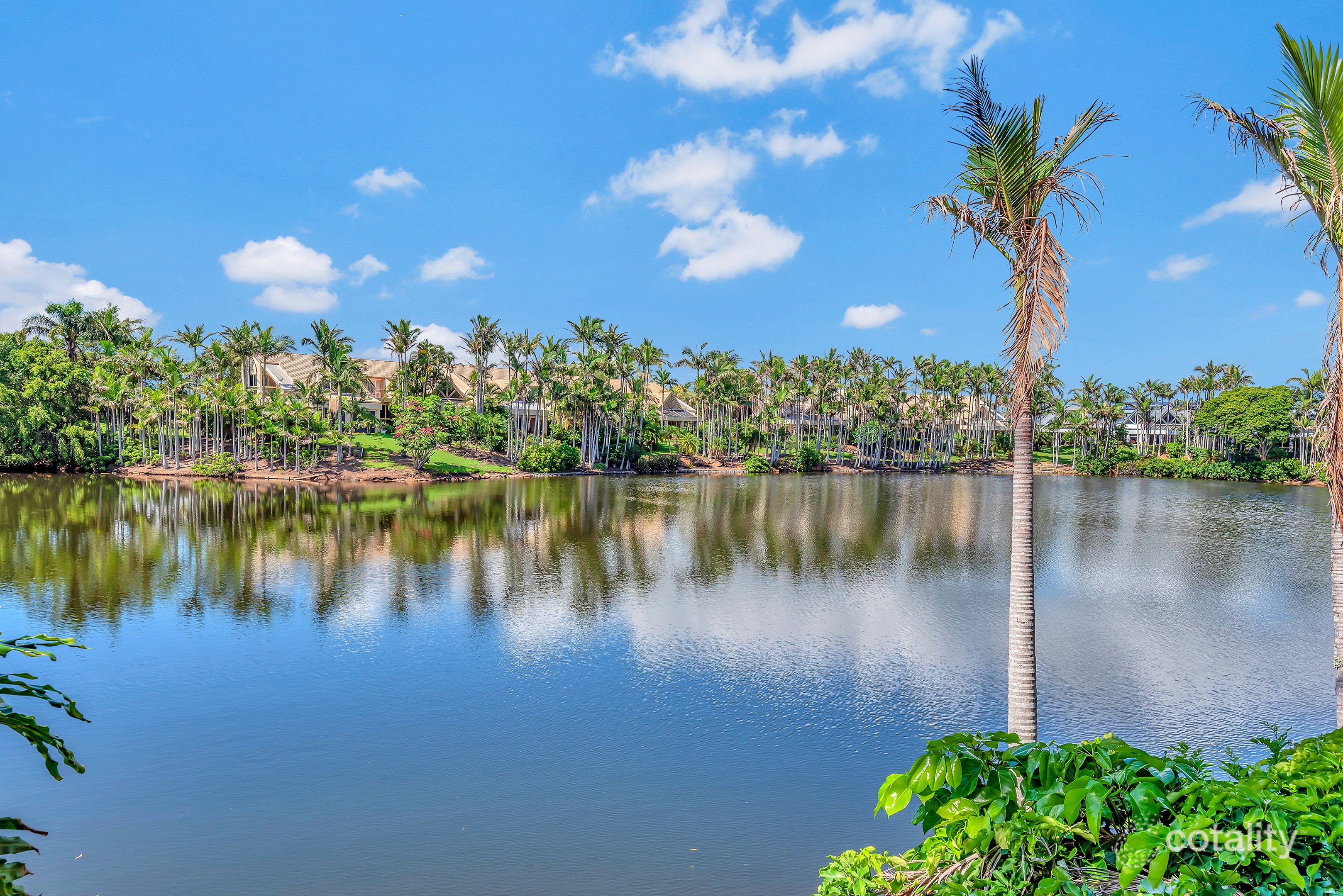 55/125 Santa Cruz Bvd, Clear Island Waters, QLD 4226
