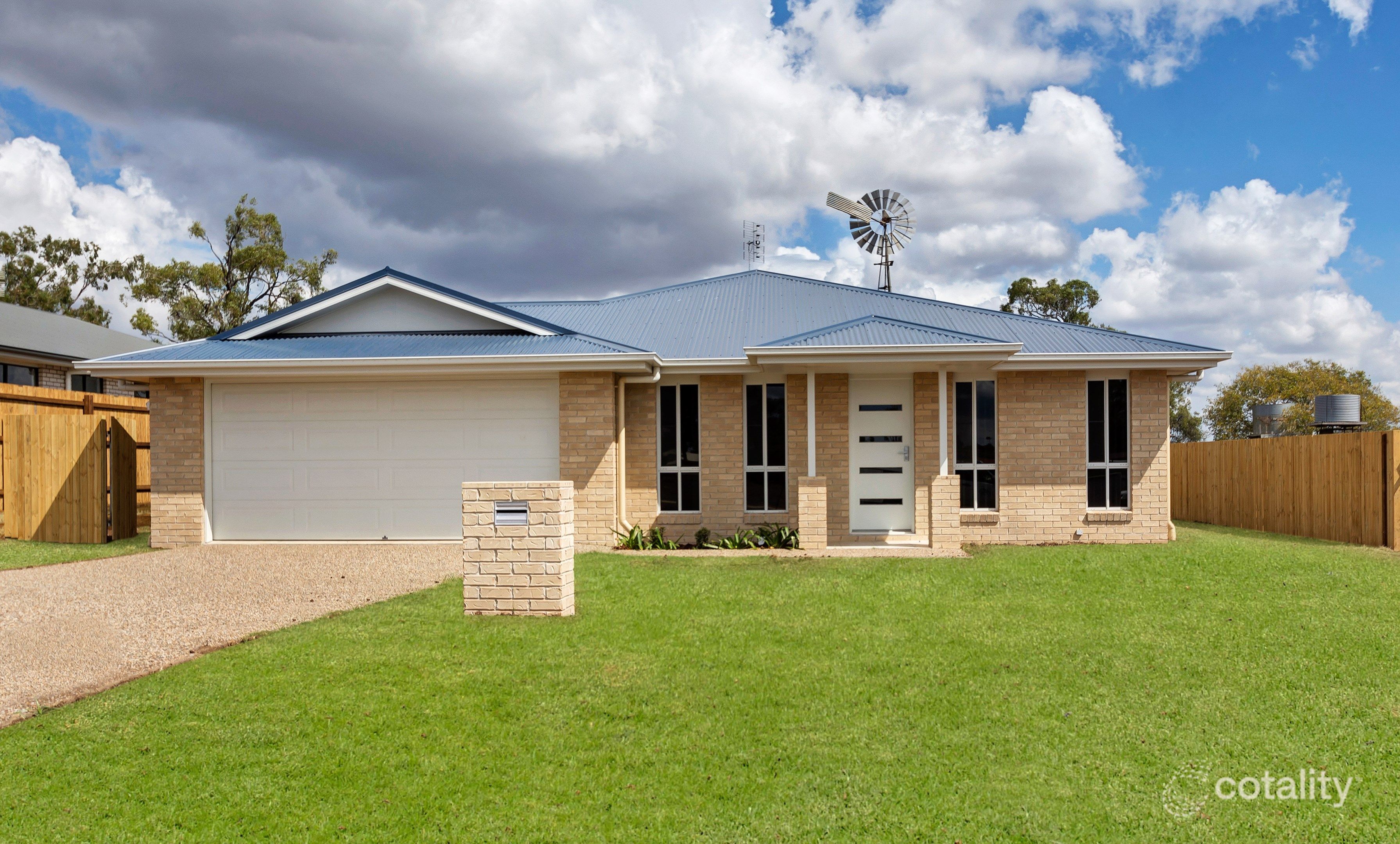 7 Leyden Dr, Oakey, QLD 4401