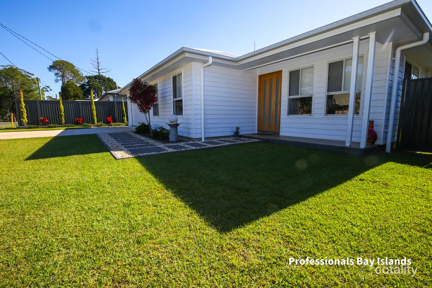 69 Laurel St, Russell Island, QLD 4184