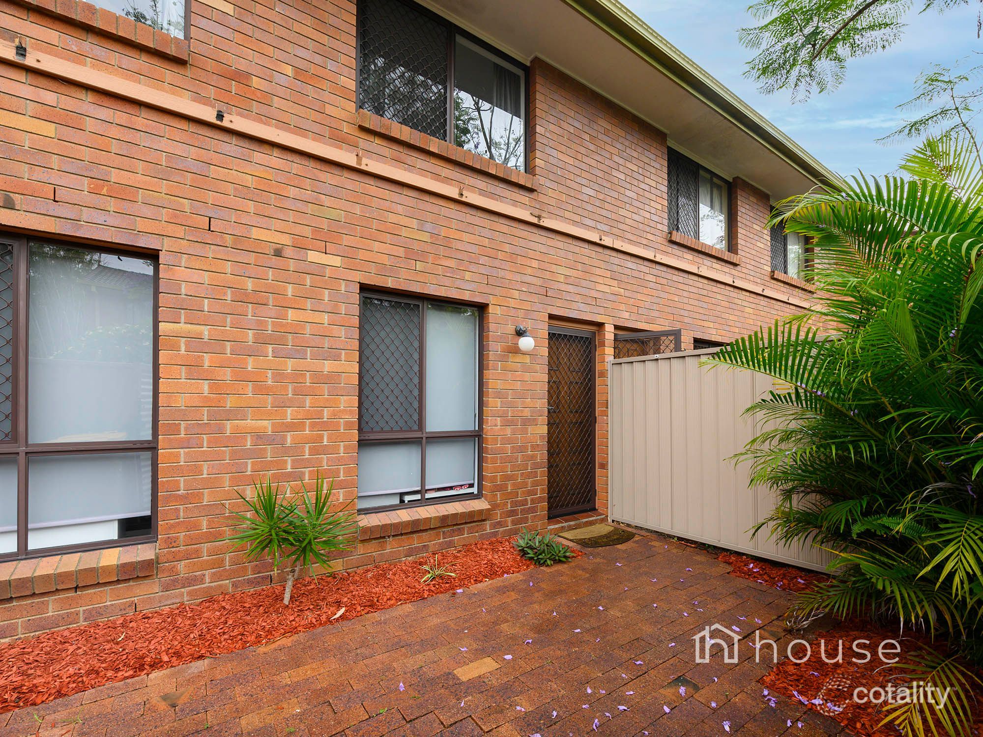 32/127 Barbaralla Dr, Springwood, QLD 4127