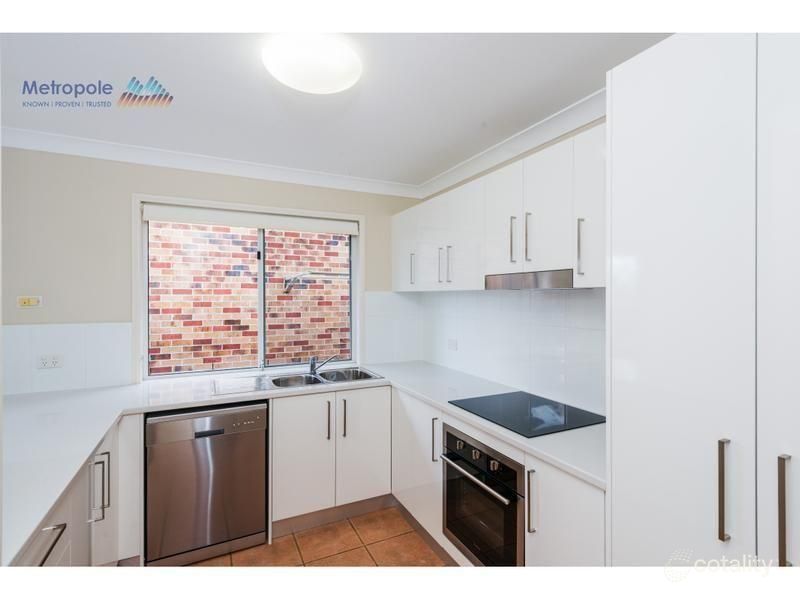 4 Acacia Cl, Holland Park West, QLD 4121