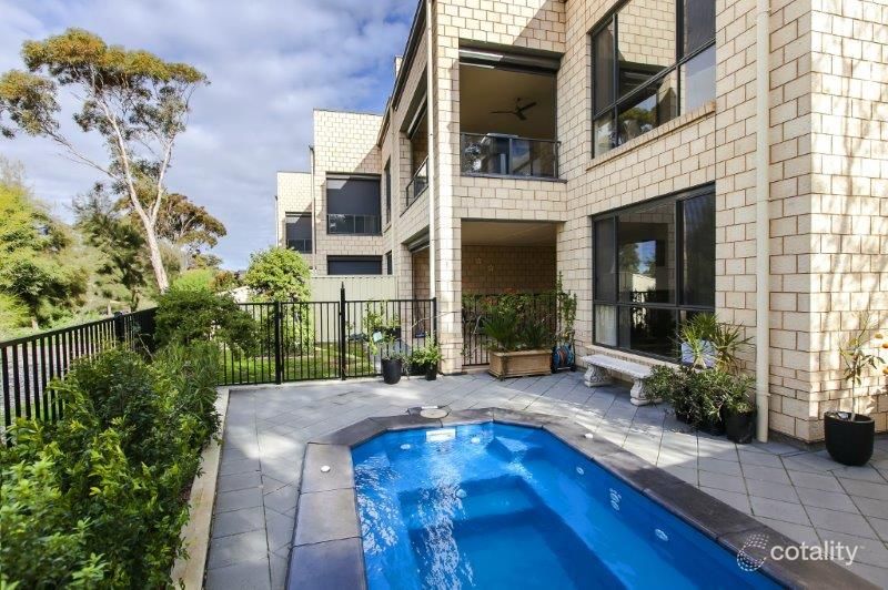 3/3 Carnoustie Ct, West Lakes, SA 5021