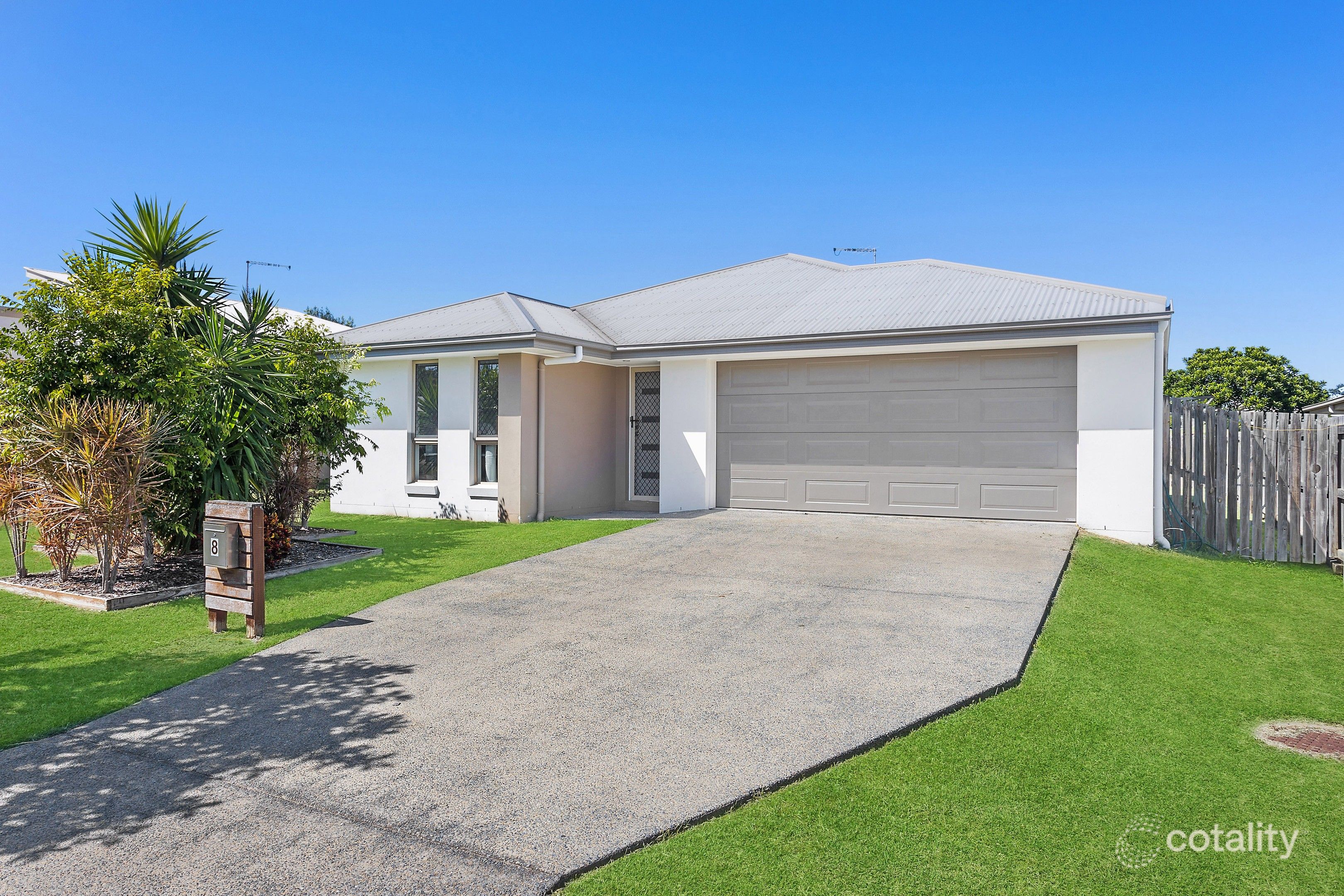 8 Florida Cres, Parkhurst, QLD 4702