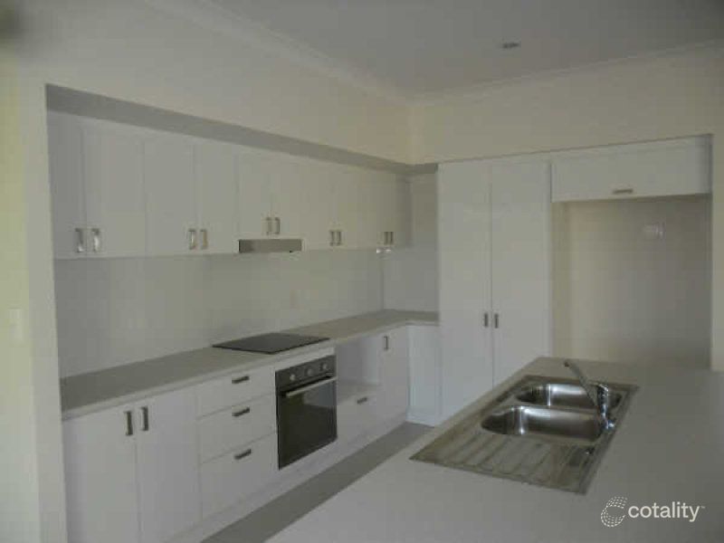 13 Lochern Way, Bushland Beach, QLD 4818