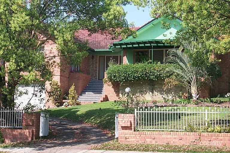 253 Lambert Rd, Indooroopilly, QLD 4068