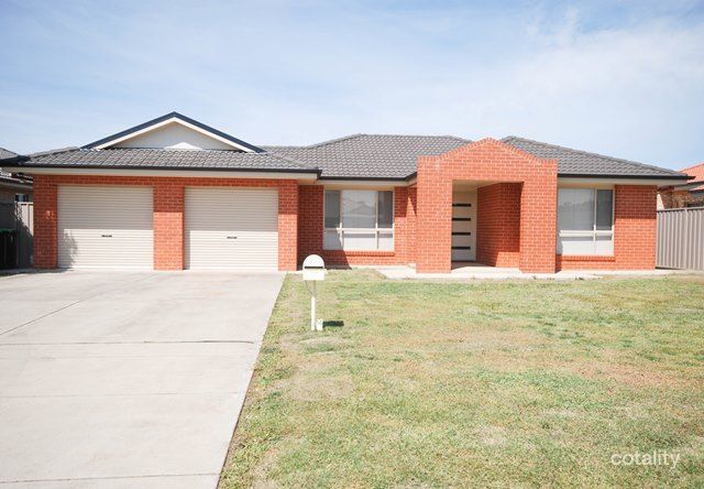 14 Allunga St, Glenfield Park, NSW 2650