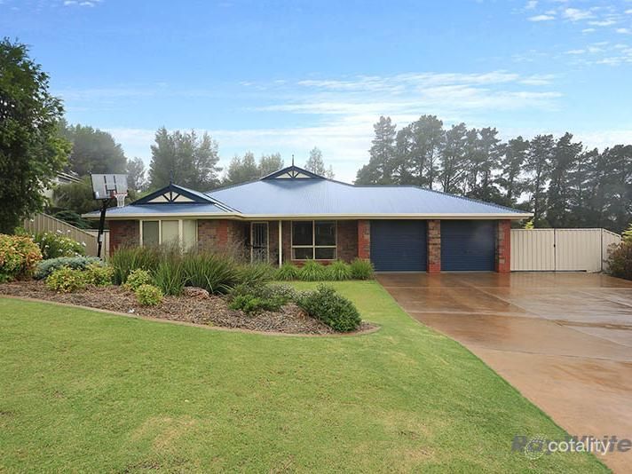 27 Hentschke Pl, Clare, SA 5453
