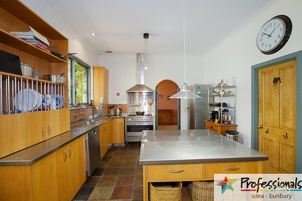 9 Hasties Rd, Gelorup, WA 6230