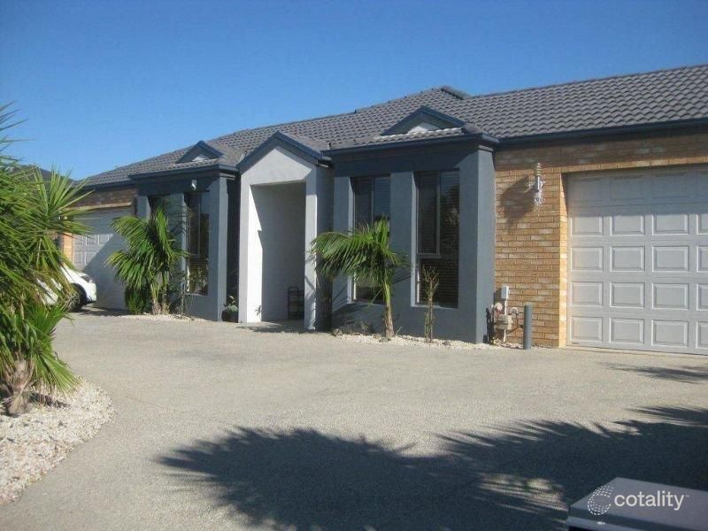 2 Charlwood Cl, Lynbrook, VIC 3975