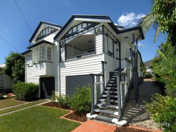 8 Cedar St, Greenslopes, QLD 4120