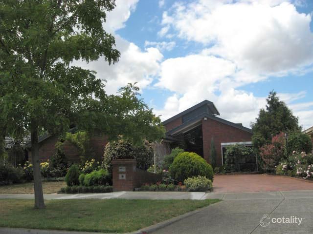 22 Panamuna Ave, Taylors Lakes, VIC 3038