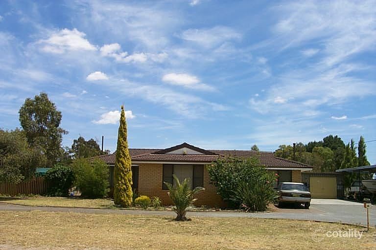 27 St Georges Ave, Champion Lakes, WA 6111