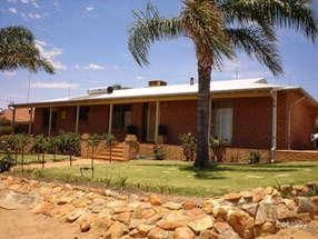 32 Throssell St, Northam, WA 6401