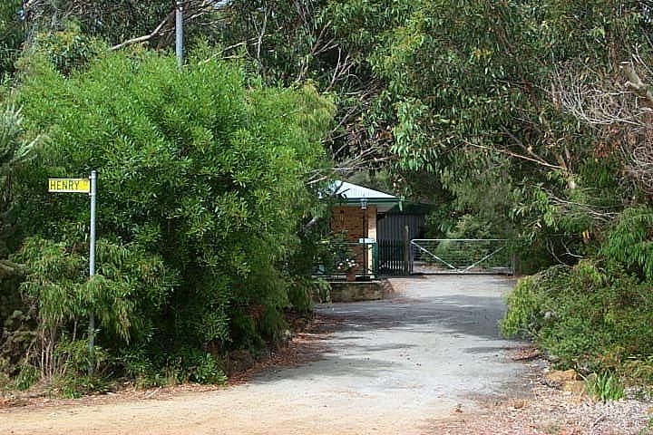 9 Henry St, Little Grove, WA 6330