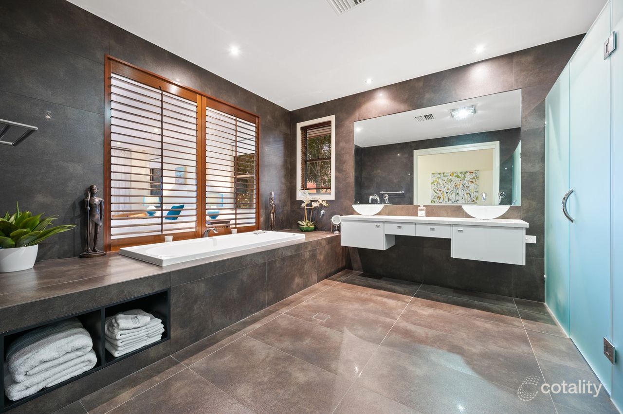 3133 Riverleigh Dr, Hope Island, QLD 4212