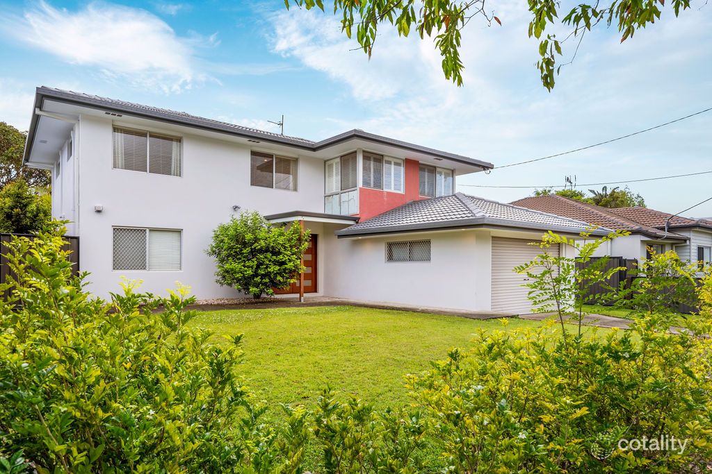 9 Goss Ave, Labrador, QLD 4215