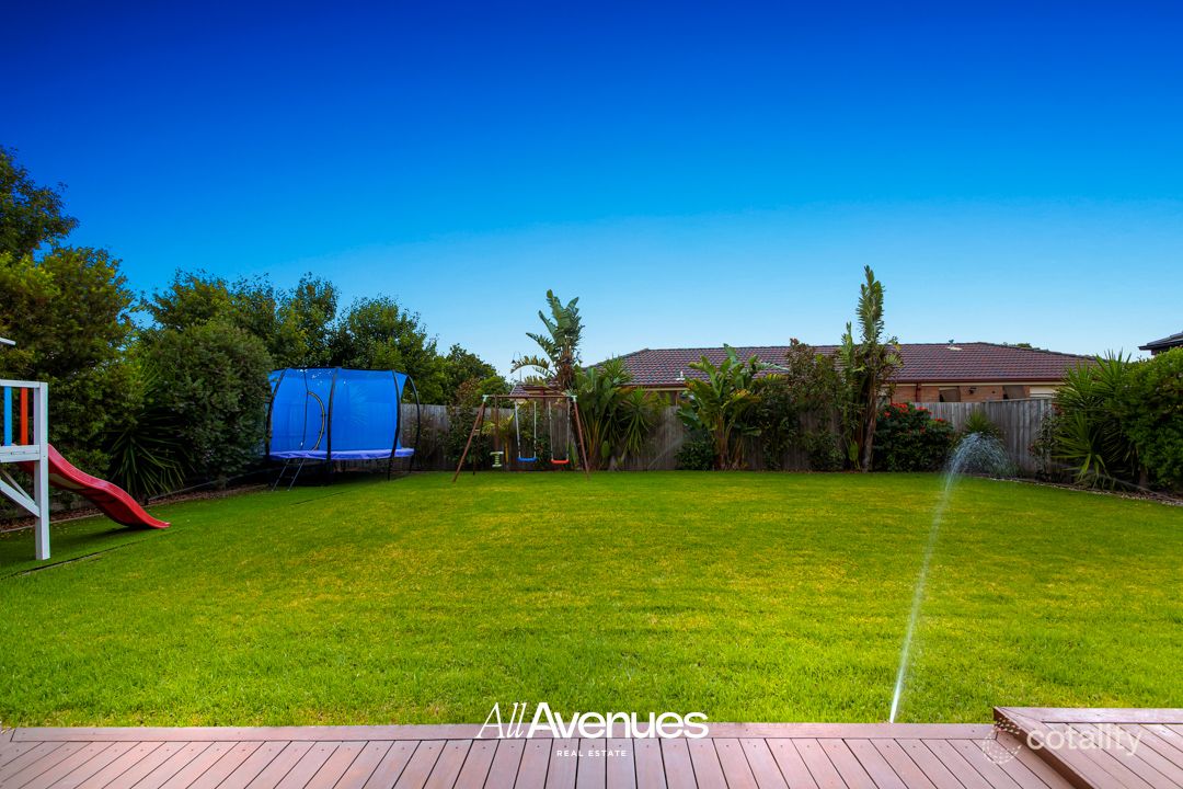 1 Valencia Cct, Cranbourne, VIC 3977