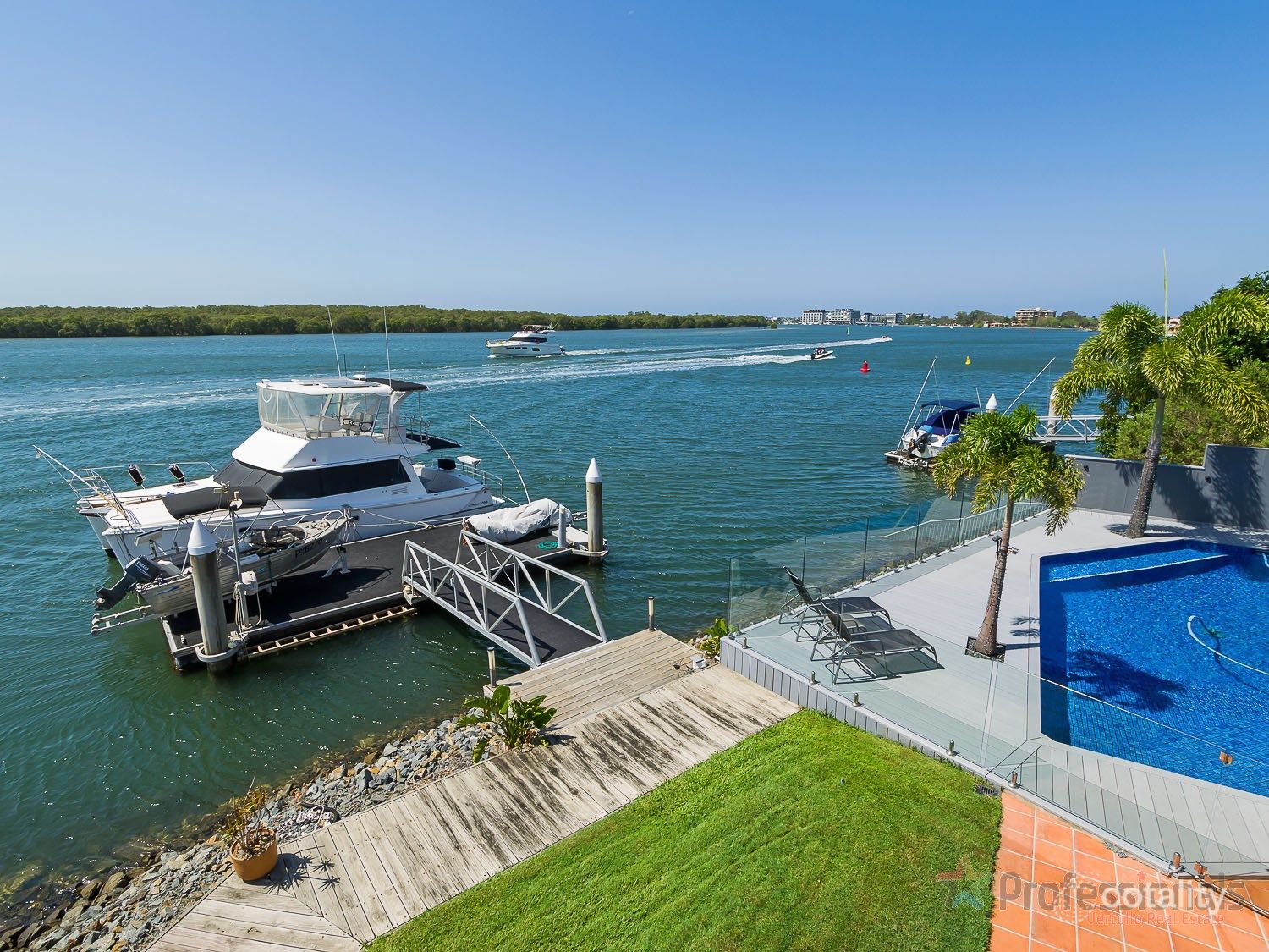 23 Hume Pde, Paradise Point, QLD 4216