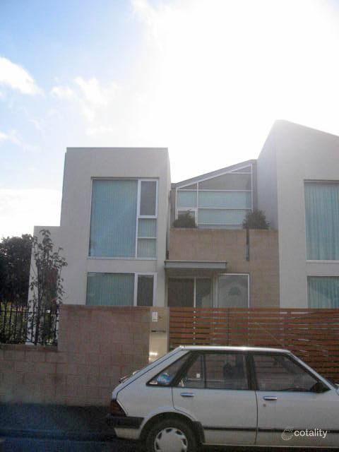 1a Maturin Rd, Glenelg, SA 5045