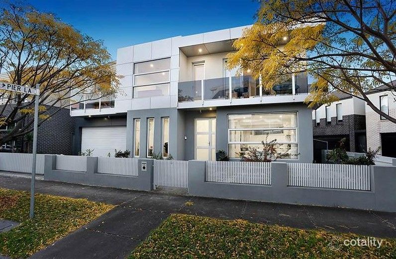 13 Lakeside Cres, Maribyrnong, VIC 3032