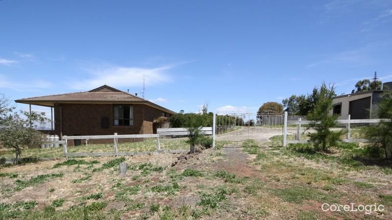 90 Morton St, Learmonth, VIC 3352