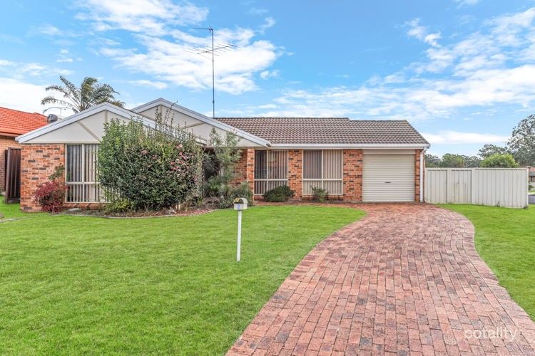 2 Moncrieff Cl, St Helens Park, NSW 2560