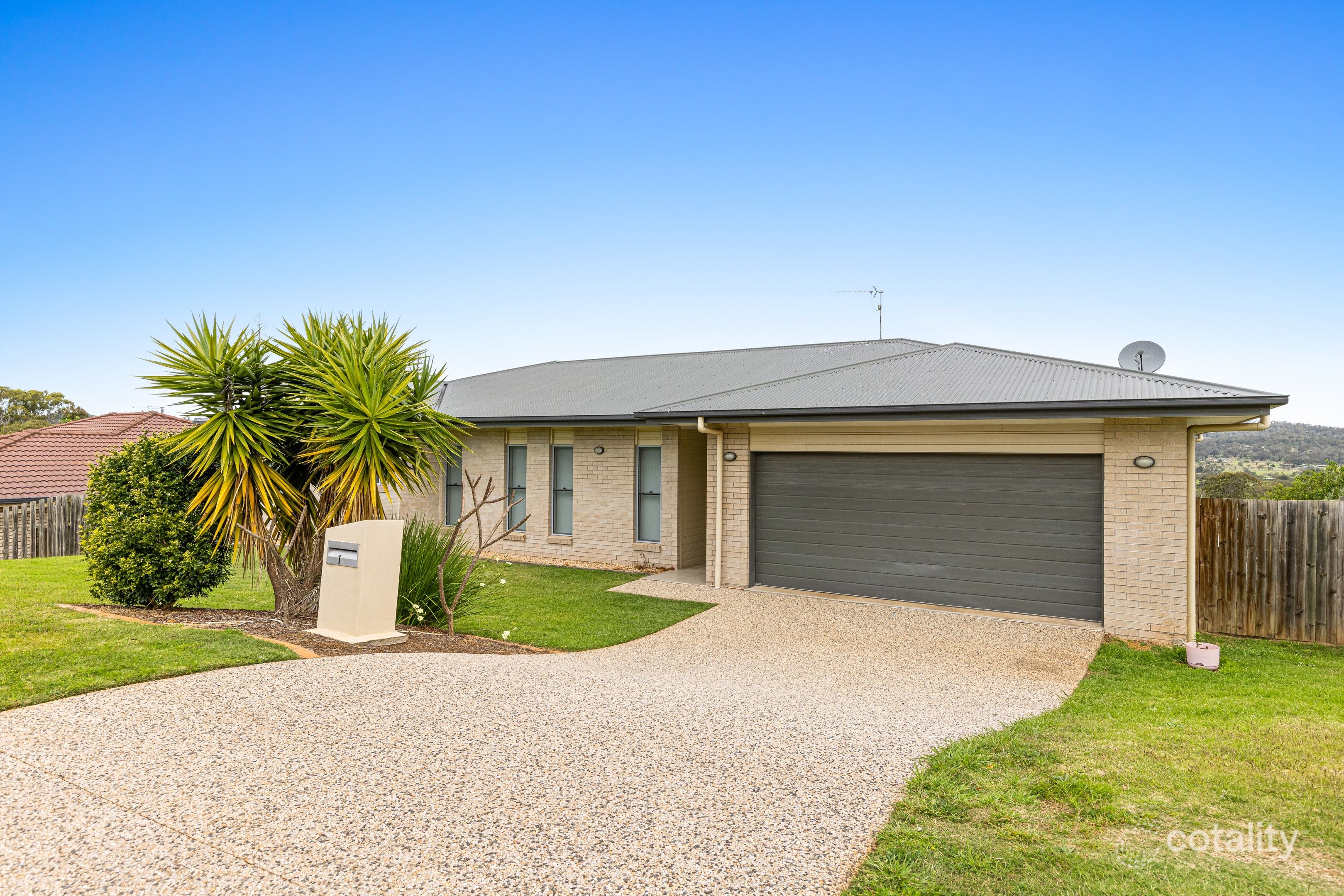 10 Alistair St, Glenvale, QLD 4350