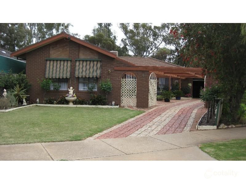 4 Vine Ct, Robinvale, VIC 3549