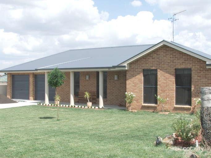24 Plumb St, Blayney, NSW 2799
