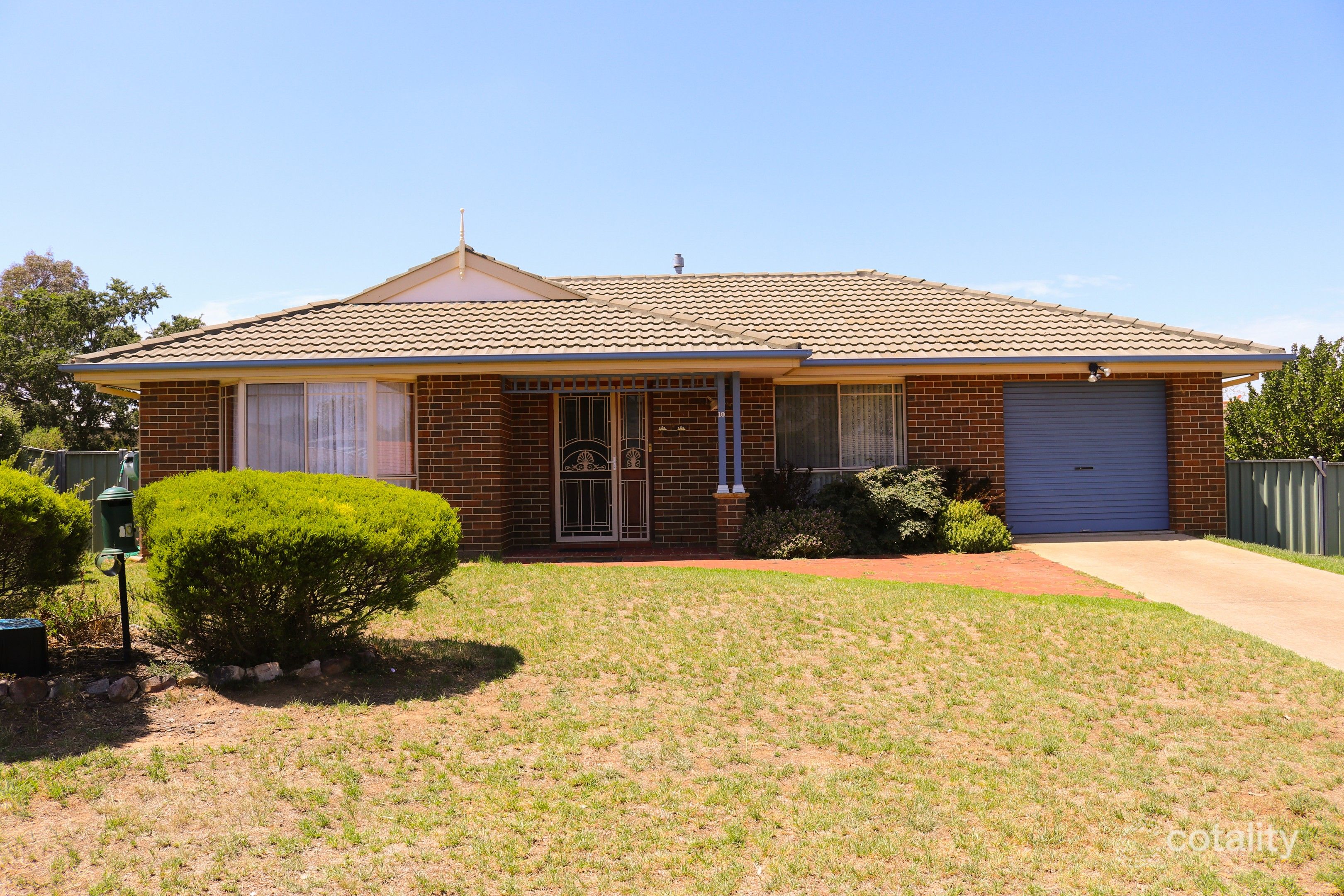 10 Angel Ct, Young, NSW 2594