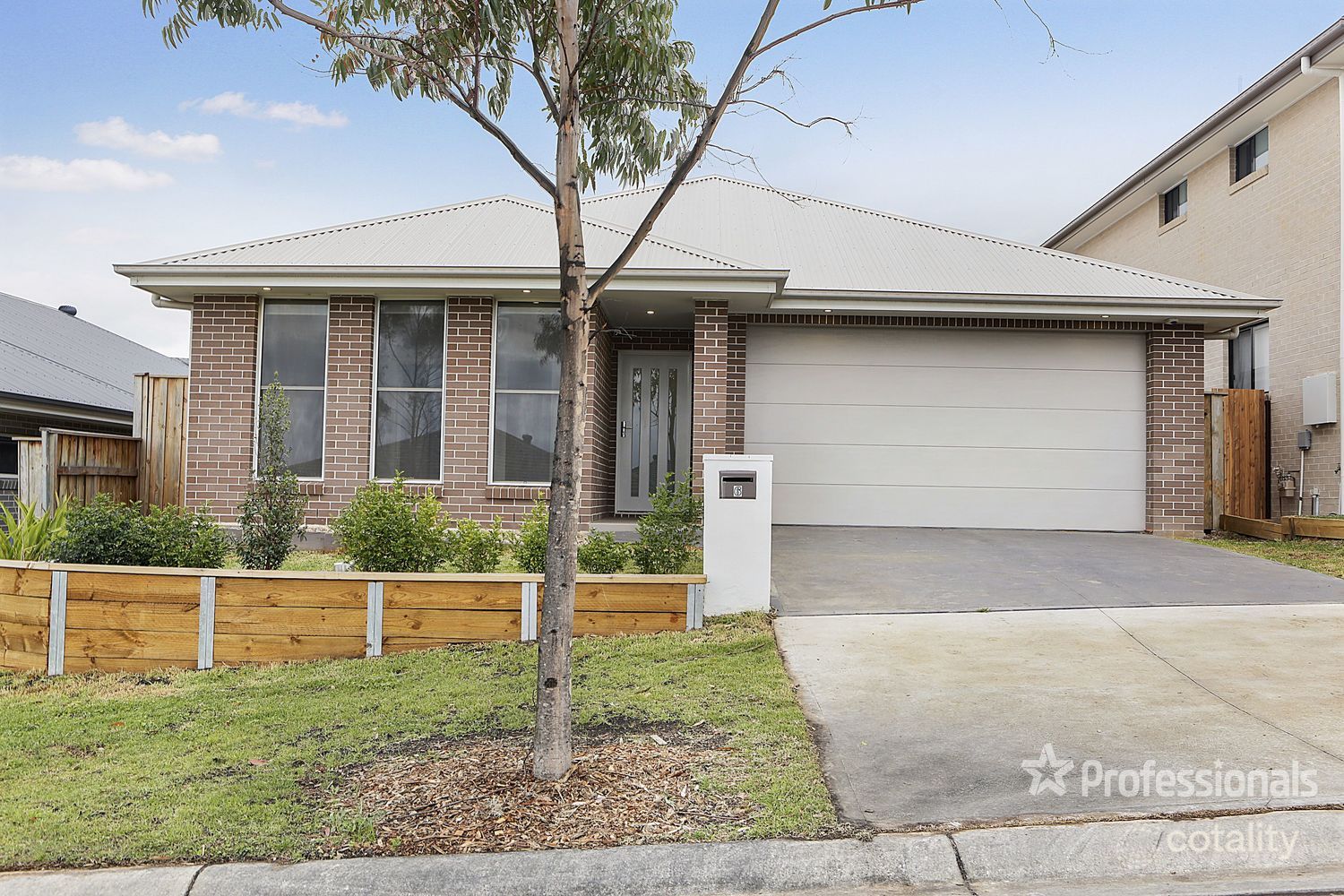 6 Galileo St, Campbelltown, NSW 2560