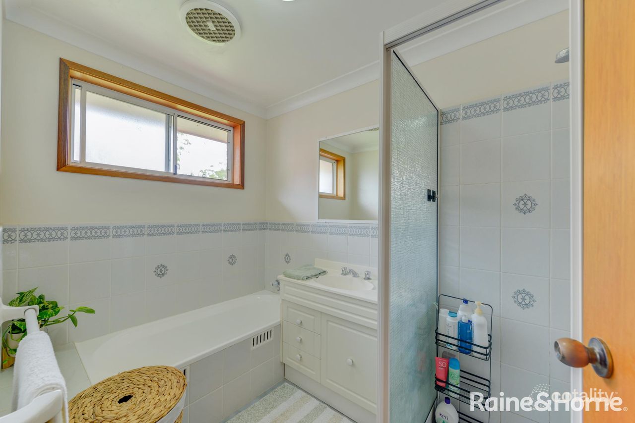 1 Valley Dr, East Tamworth, NSW 2340