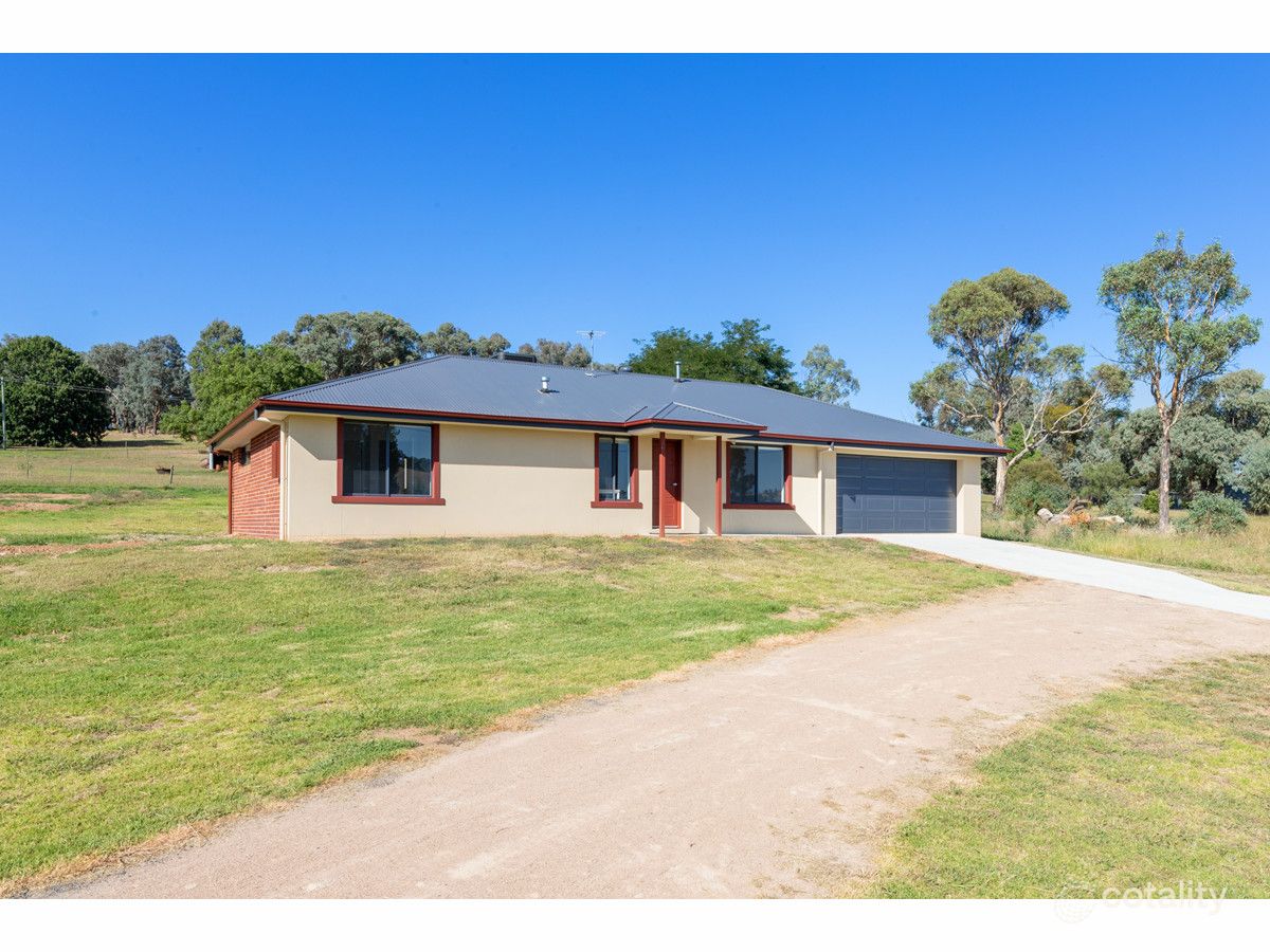 11 Dickson St, Woomargama, NSW 2644