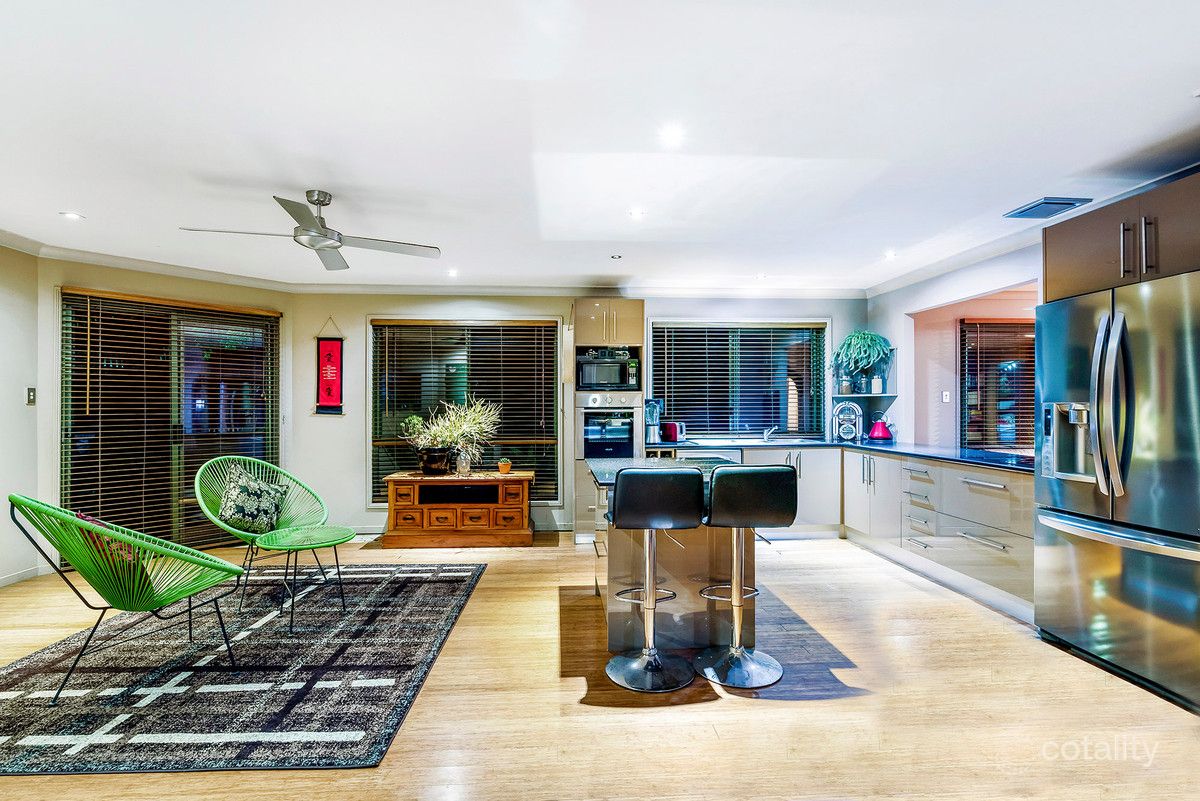 16 Royal Ct, Ashmore, QLD 4214