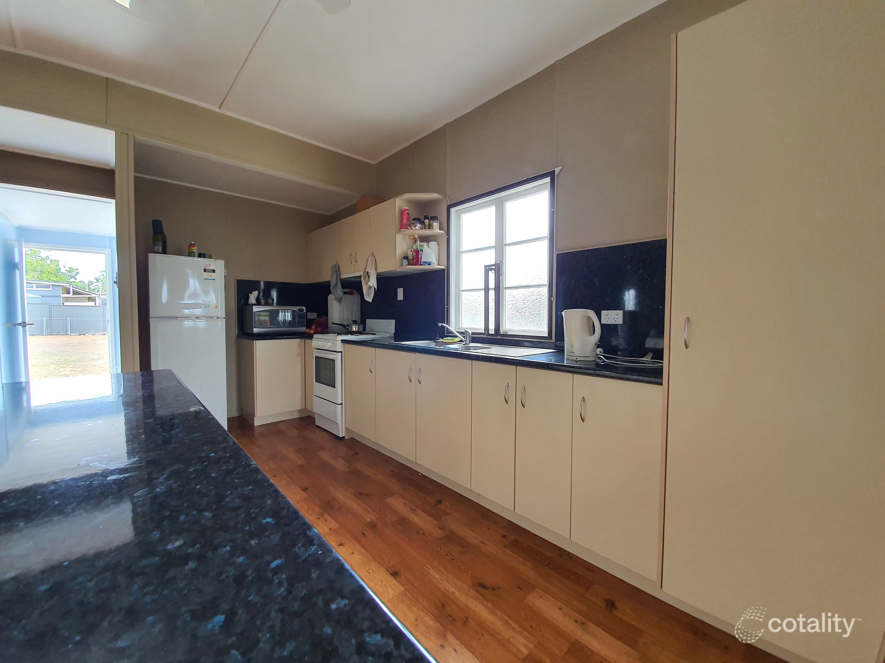 49 Flinders St, Monto, QLD 4630