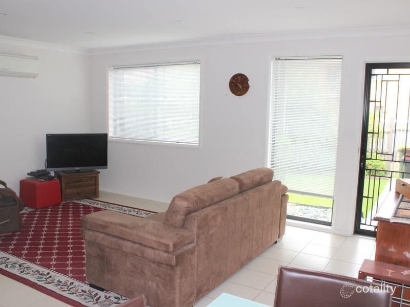 2/34 Churchill Cct, Hamilton South, NSW 2303