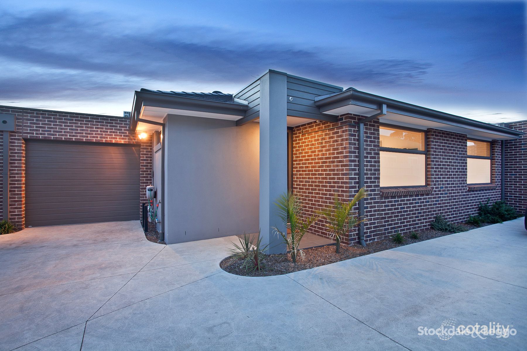 2/4 Glencairn Ave, Deer Park, VIC 3023