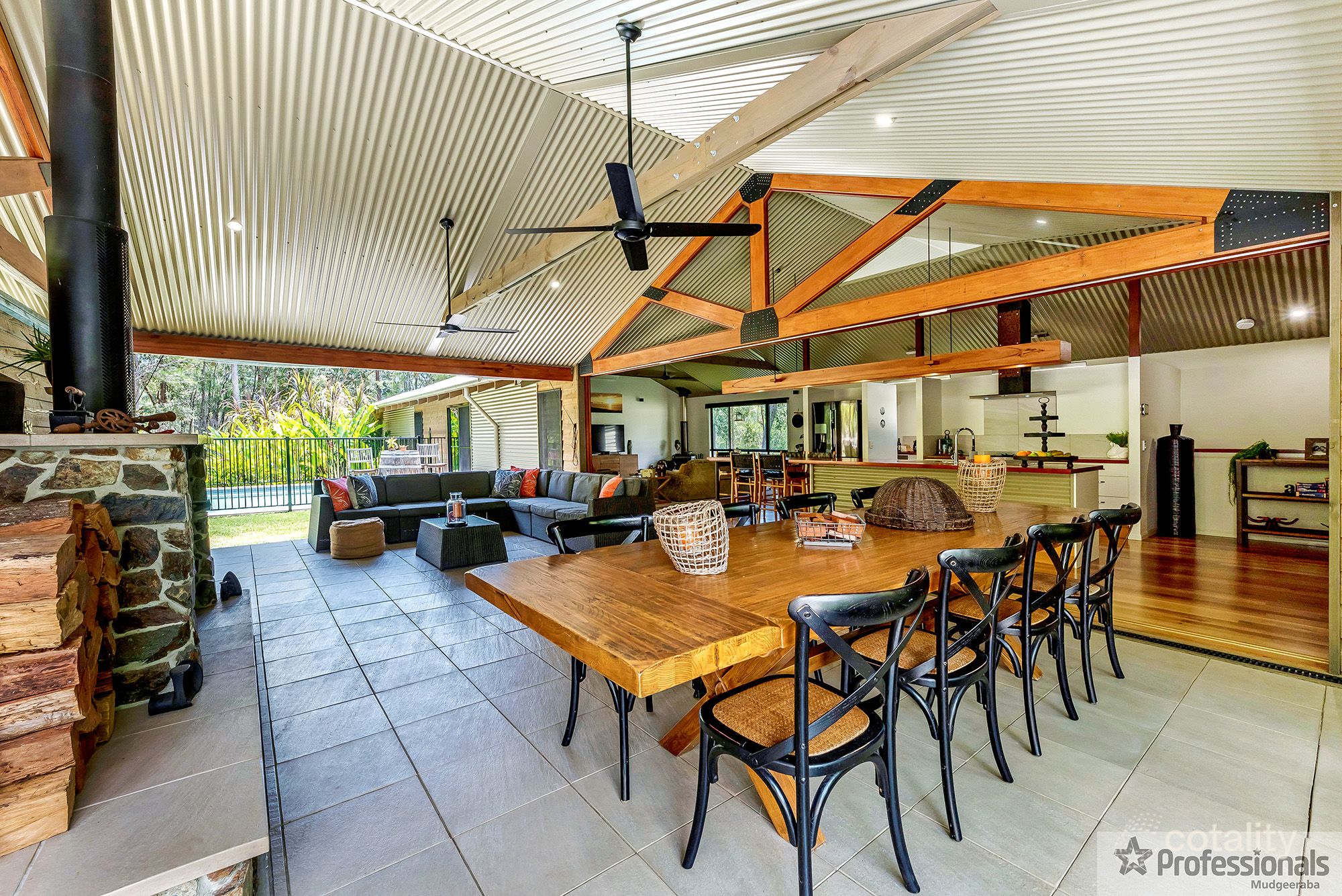 10 Tahlia Ct, Bonogin, QLD 4213