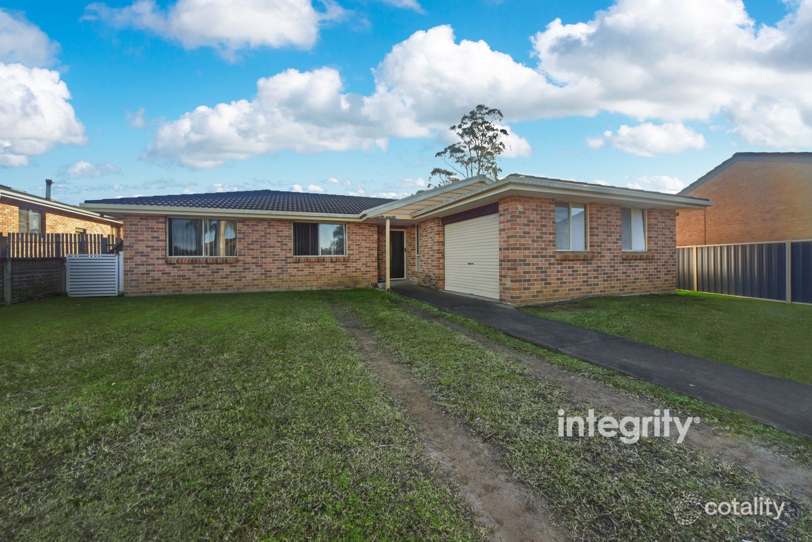 18 Ferntree Dr, Bomaderry, NSW 2541