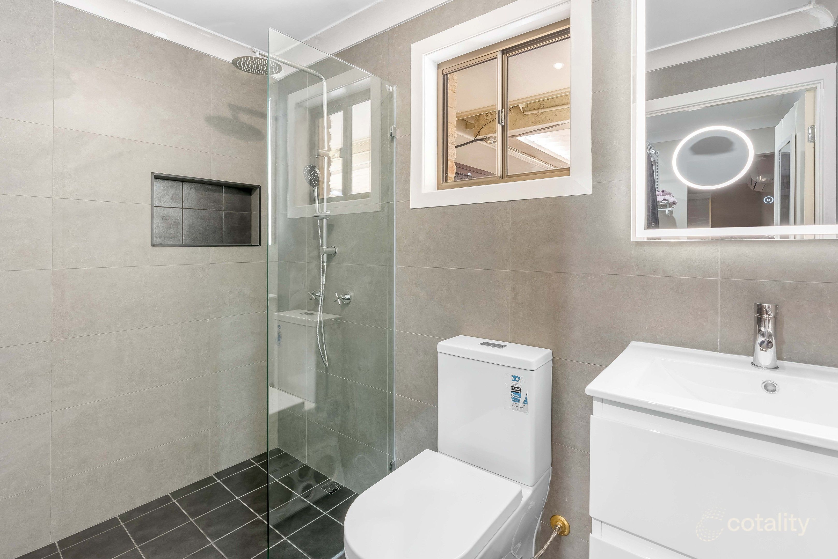 8 Lupin Cl, Metford, NSW 2323