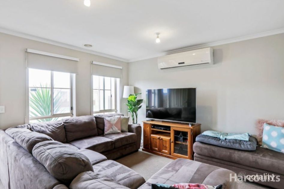 15 Karwarren Way, Cranbourne West, VIC 3977