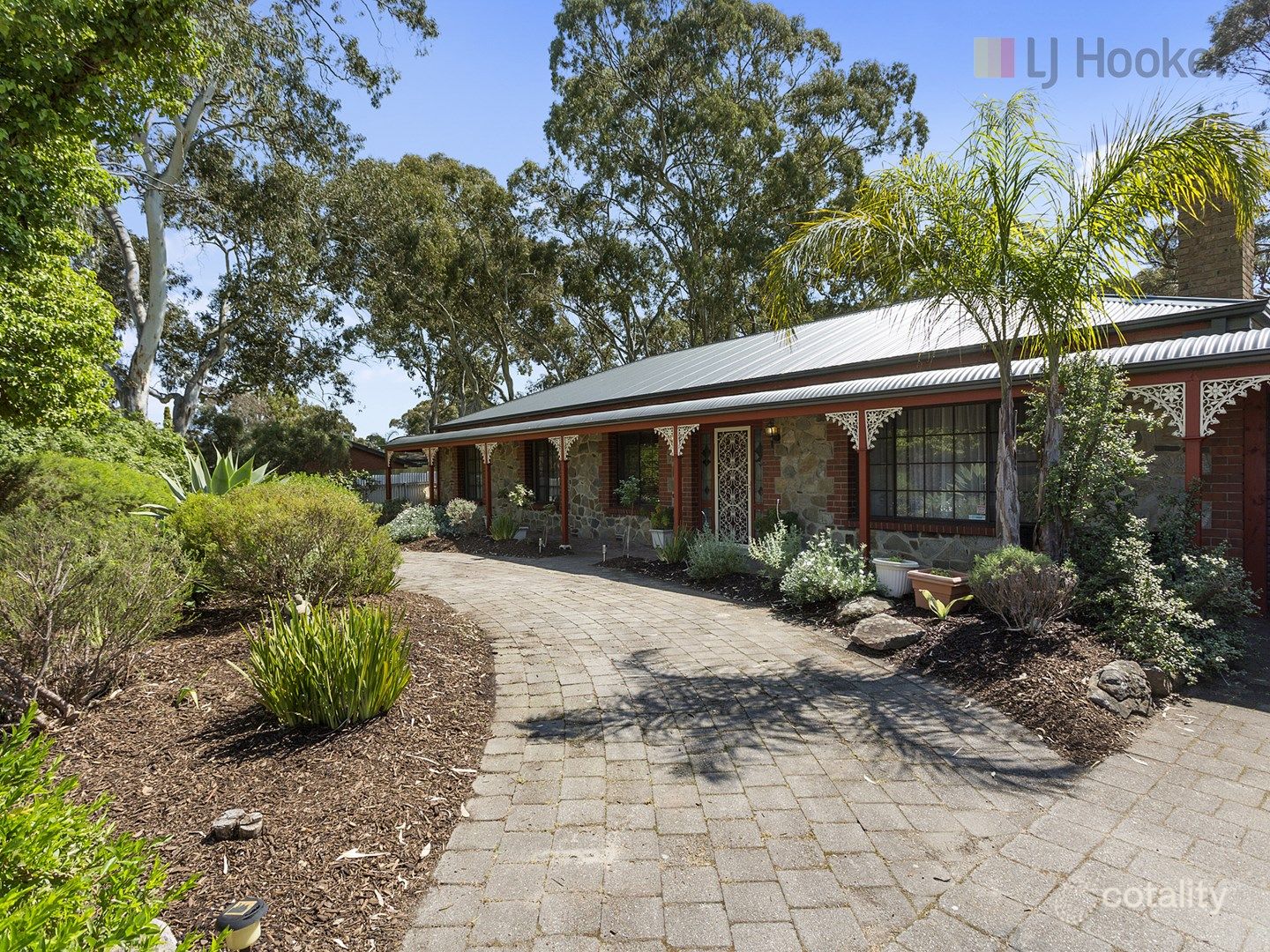 33 Sunnymeade Dr, Aberfoyle Park, SA 5159