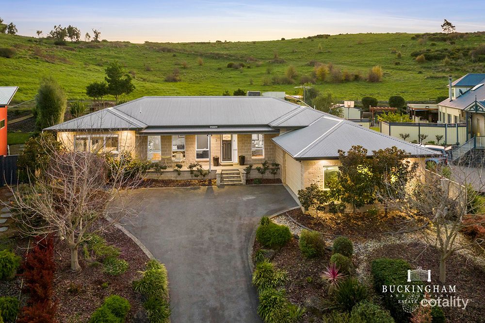 27 Lorikeet Cres, Whittlesea, VIC 3757