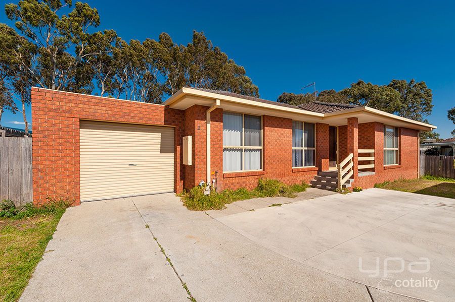 2/11 Elgata Cl, Meadow Heights, VIC 3048