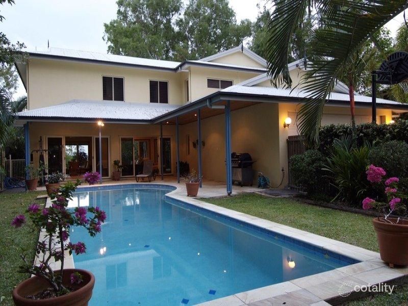1 Magnolia St, Holloways Beach, QLD 4878