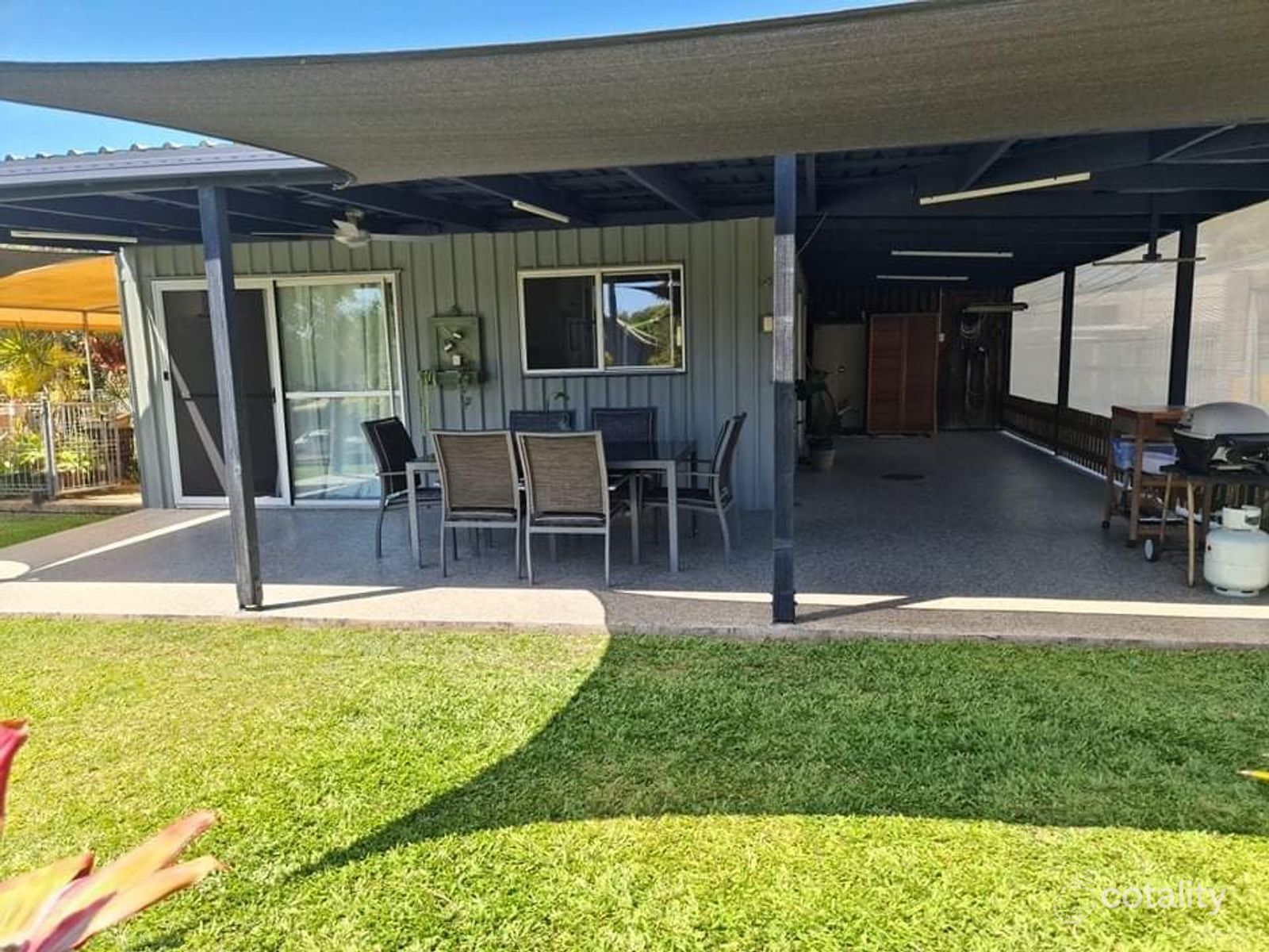 16 Hillside Dr, Grasstree Beach, QLD 4740