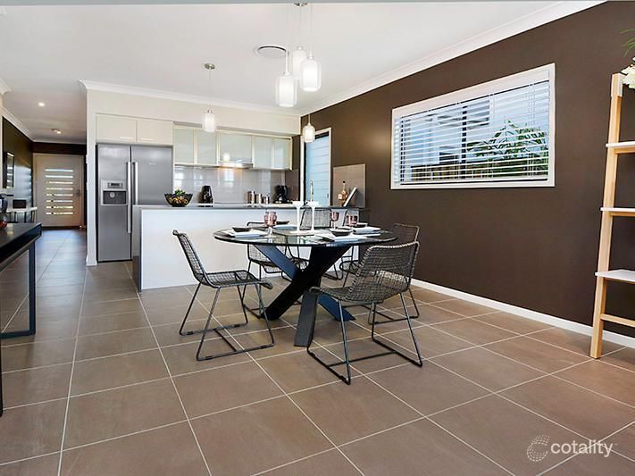 8 Avoca Pl, Redland Bay, QLD 4165