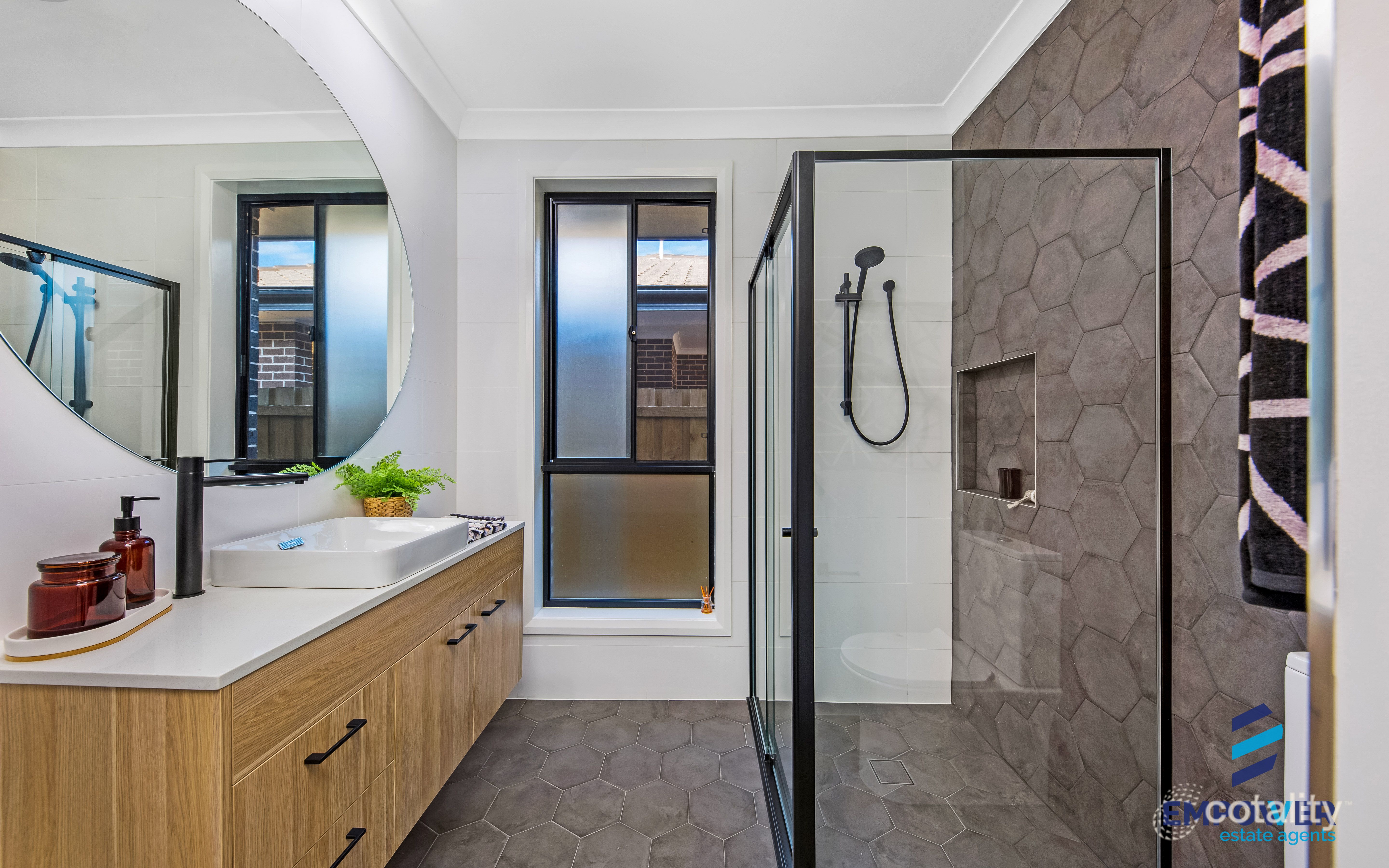 22 Dowie Dr, Claymore, NSW 2559